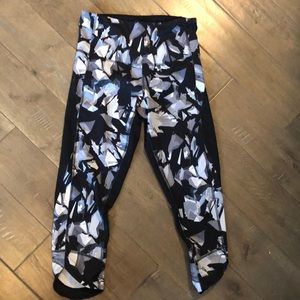 cropped workout leggings, never worn
